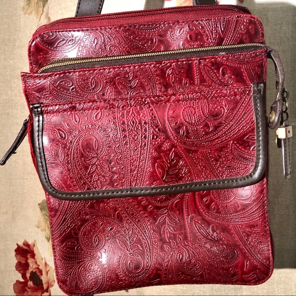 Relic Red Embossed faux Leather Crossbody Purse - Picture 2 of 6
